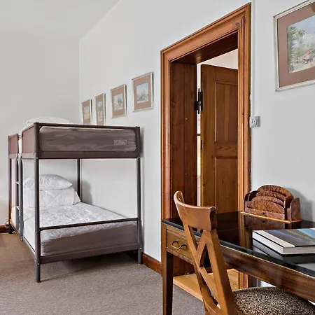 5 Bedroom Cozy In
