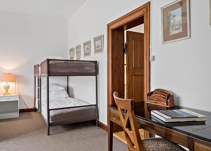 5 Bedroom Cozy In